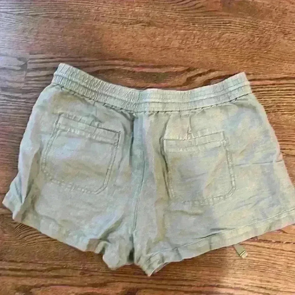 Loy@Grey linen shorts Green  - Picture 2 of 6